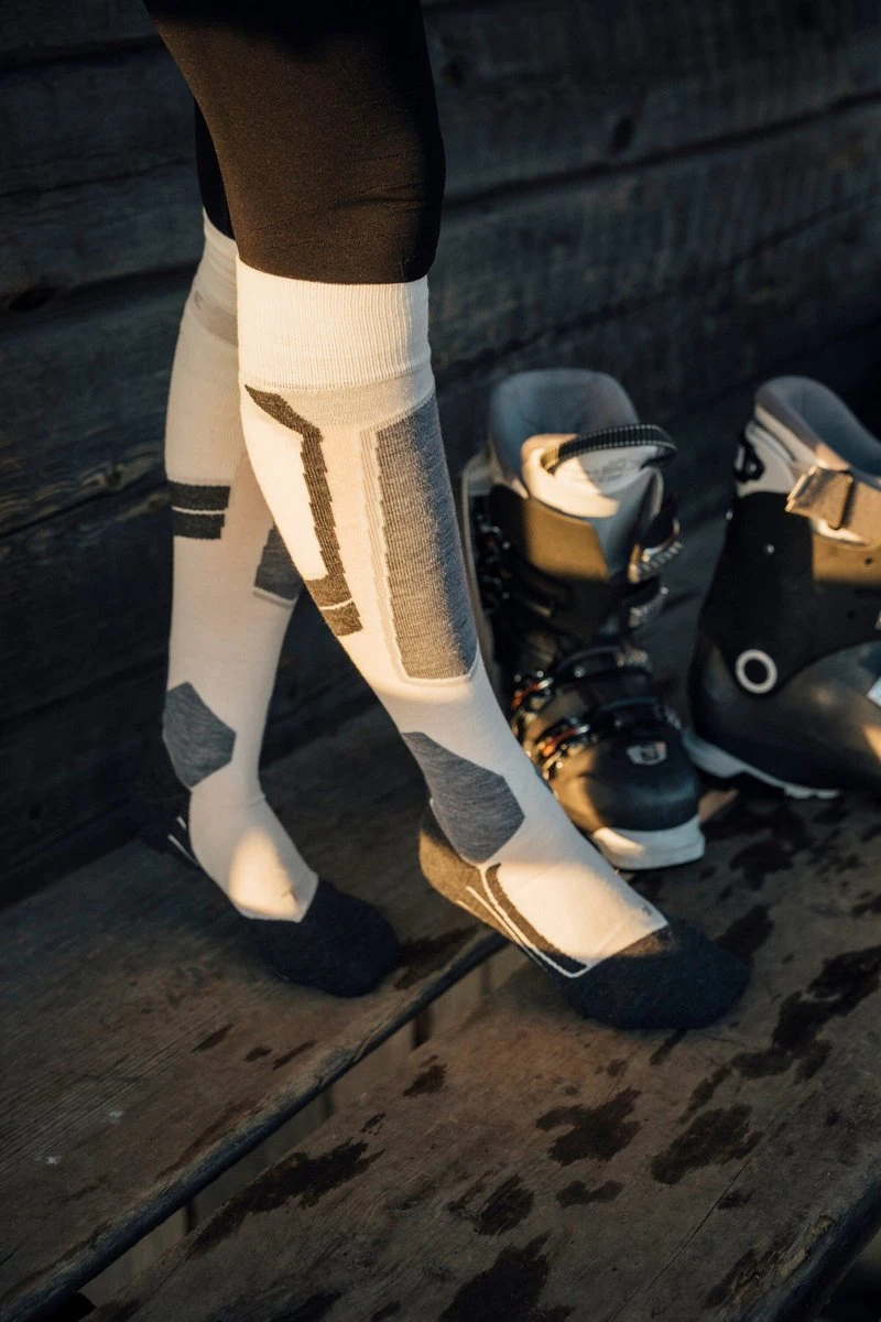 FALKE SK4 Skiën Anti Blaren, Anti Zweet Merino Wol Dames Wintersportsokken Zwart - Maat 35-36 4 FALKE SK4 Skiën Anti Blaren, Anti Zweet Merino Wol Dames Wintersportsokken Zwart - Maat 35-36 - Afbeelding 2