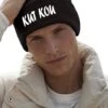 BEECHFIELD KUT KOU Muts - Zwart (witte Tekst) - Beanie - One Size - Uniseks - Grappige Teksten - Original Kwoots - Wintersport - Aprés Ski Muts -Bol Winkel 959x1200 1