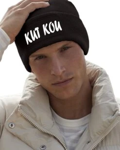 BEECHFIELD KUT KOU Muts - Zwart (witte Tekst) - Beanie - One Size - Uniseks - Grappige Teksten - Original Kwoots - Wintersport - Aprés Ski Muts
